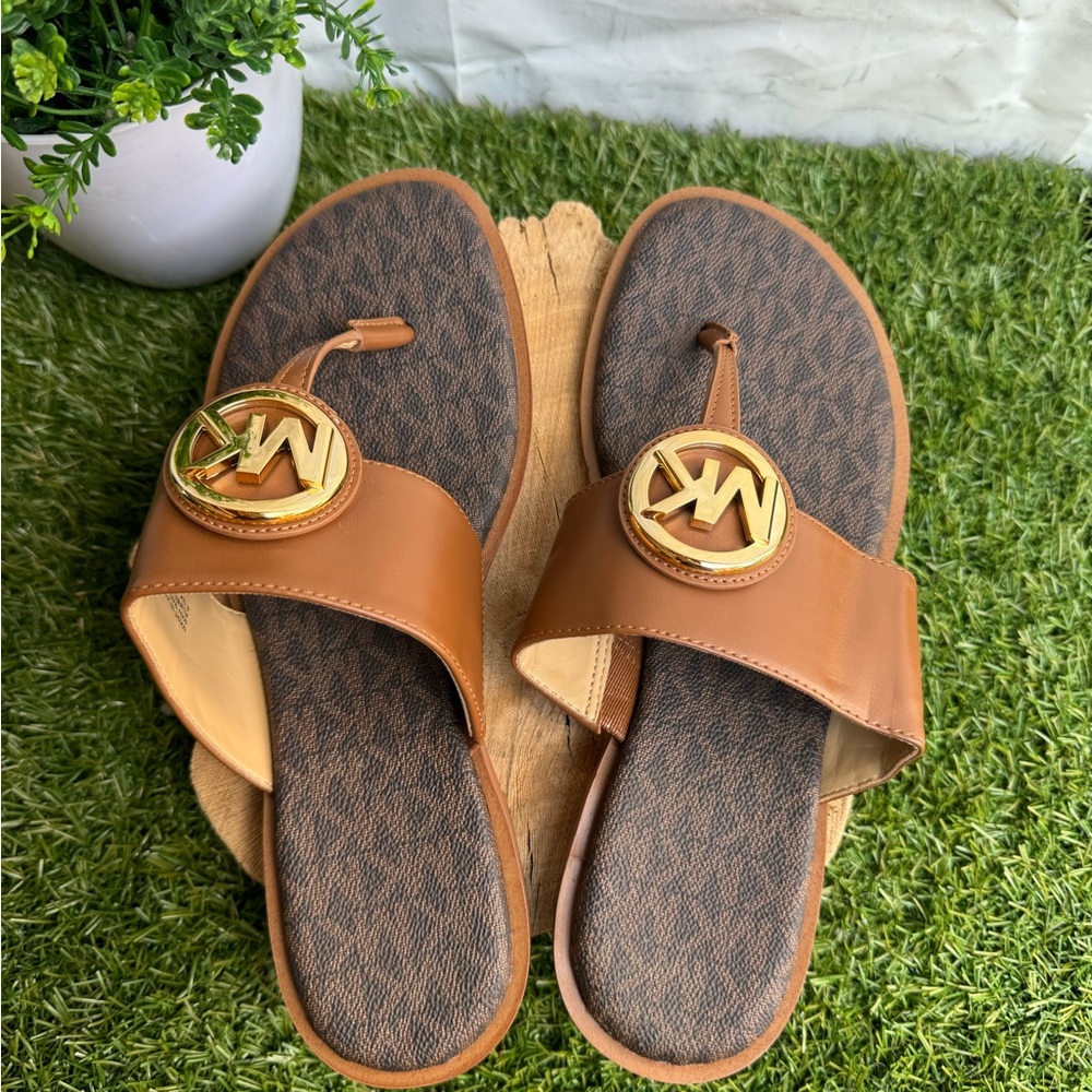 Michael Kors  
Kellan Thong 
Luggage
6.5 Brown Leather Sandals with Gold Buckle